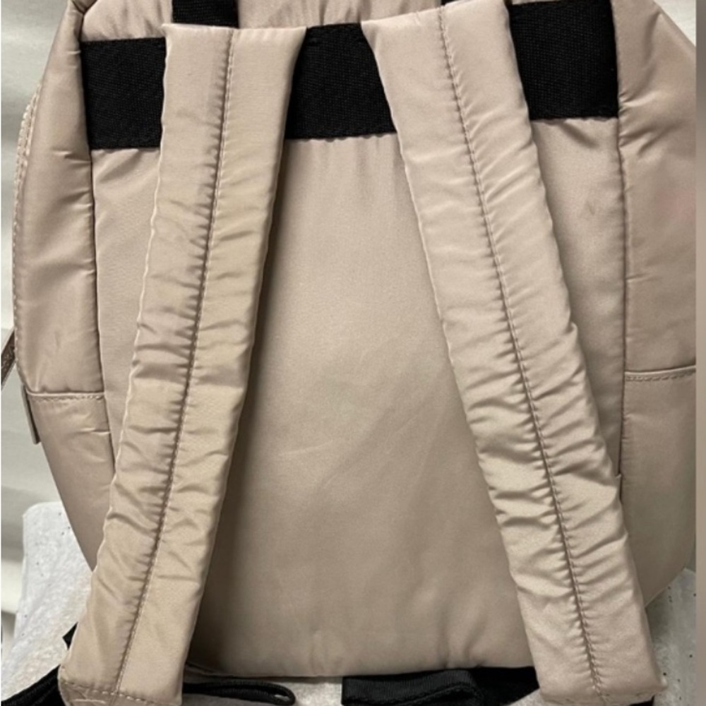 NWOT Reebok Beige and White Mini Backpack - Picture 3 of 3